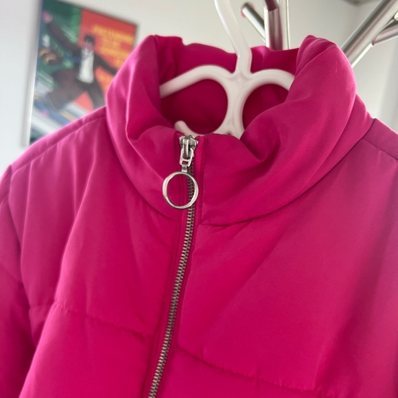 Bright pink bomber puffer - Picture 3 of 3